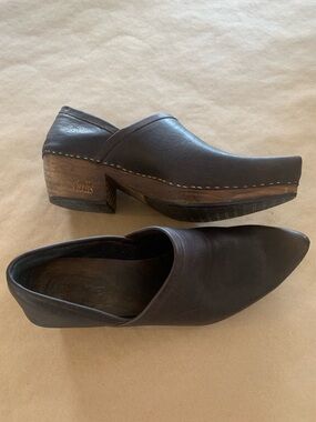 Vialis Handmade in Spain Wood and Leather Clogs Size 40